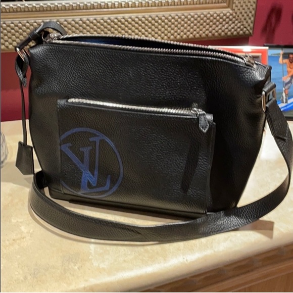 Louis Vuitton Armand messenger bag limited edition unisex - Picture 1 of 10
